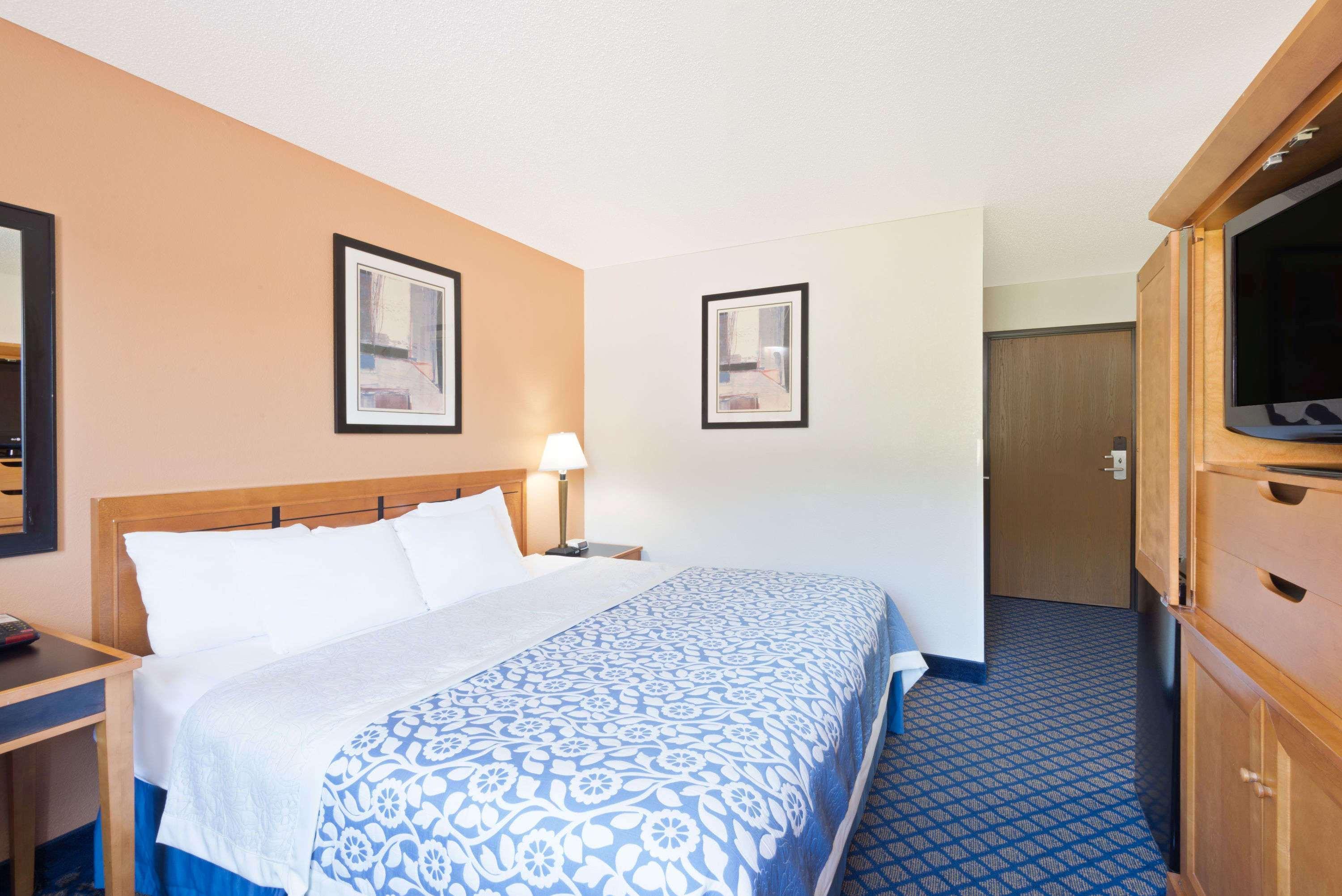 Days Inn by Wyndham Brunswick Bath Area Exterior foto