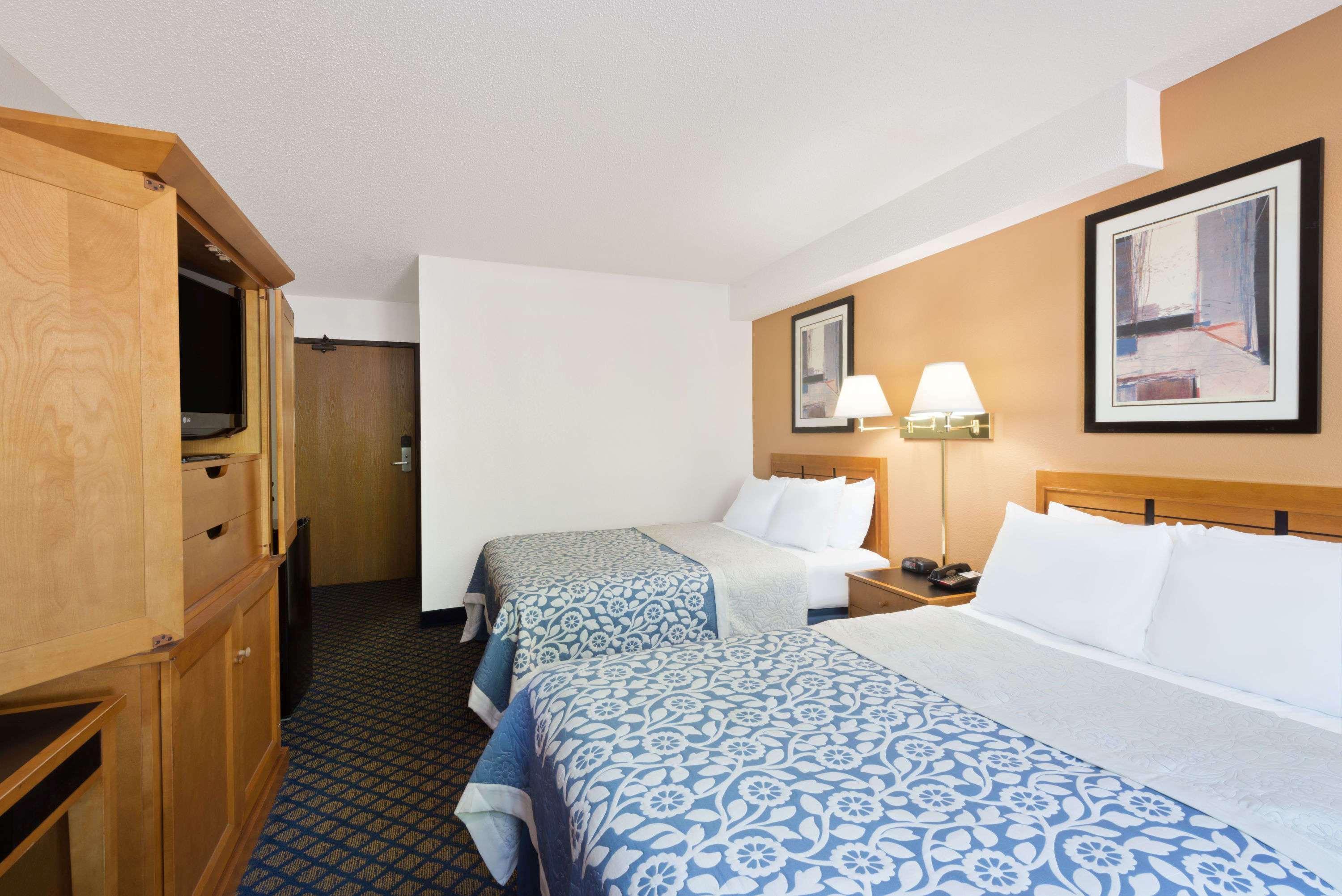 Days Inn by Wyndham Brunswick Bath Area Exterior foto